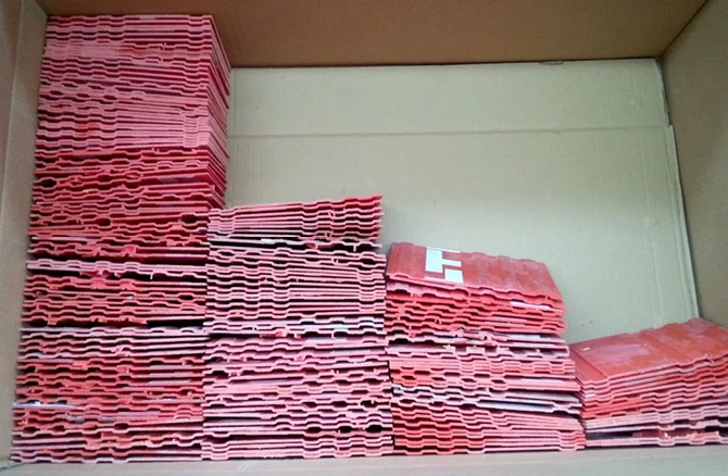 04 Zurgams Hilti Aufgeschnittene Kofferdeckel