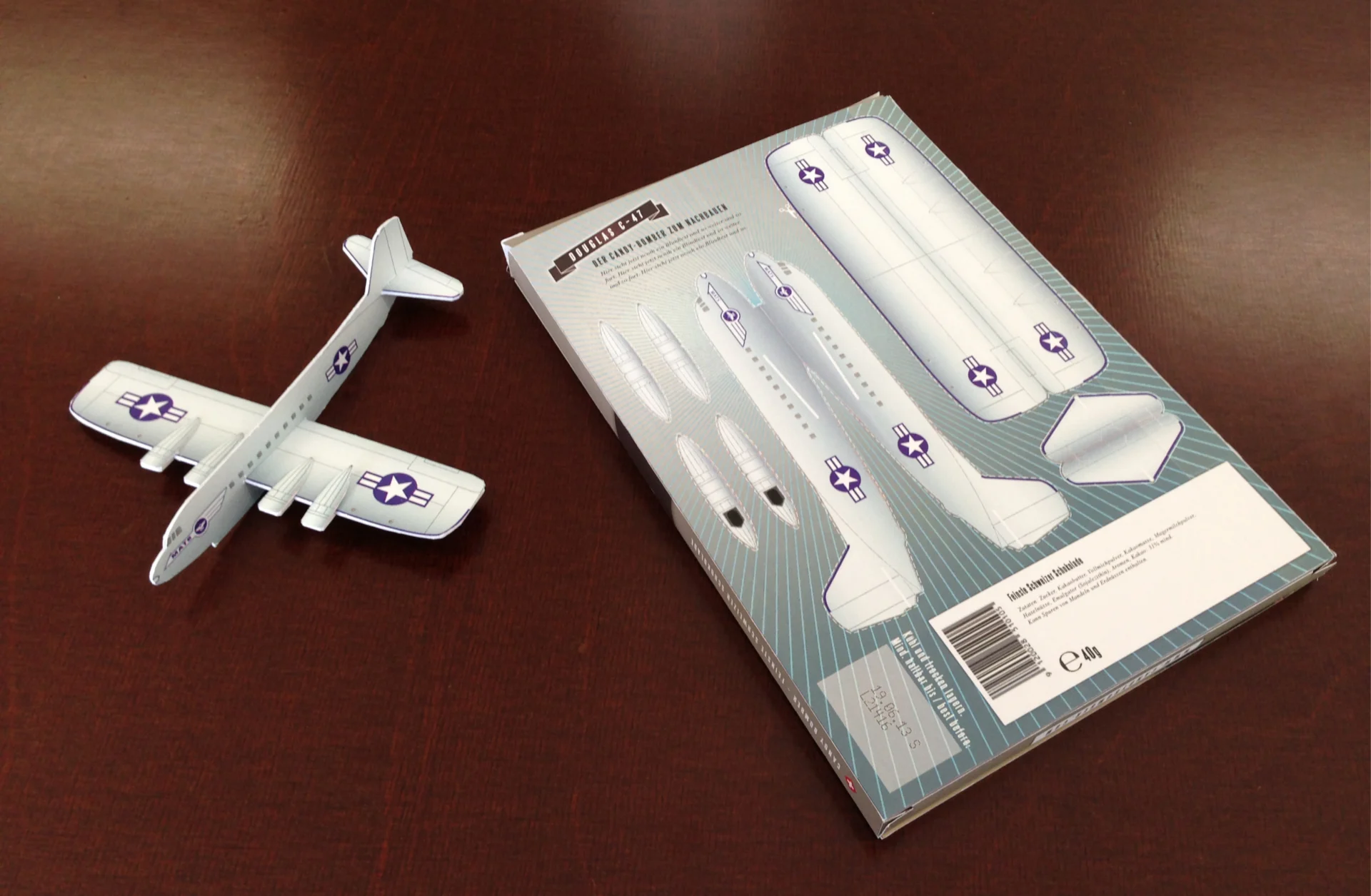 05 Zurgams Candy Bomber Paperplane Bastelbogen