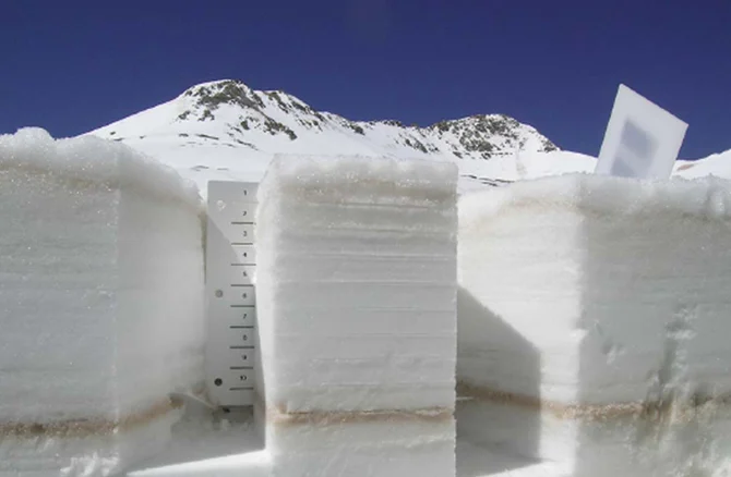 Zurgams Doppelmayr Schnee Eisschichten