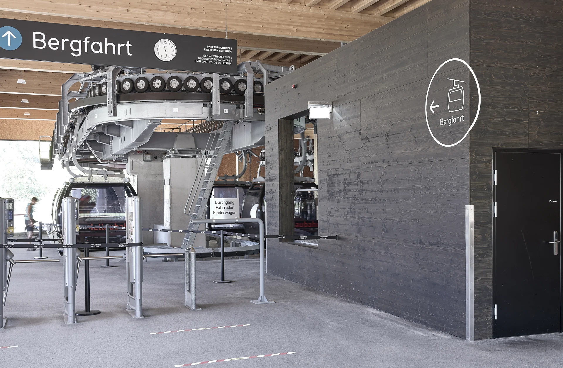 Zurgams Mellaubahn Signaletik