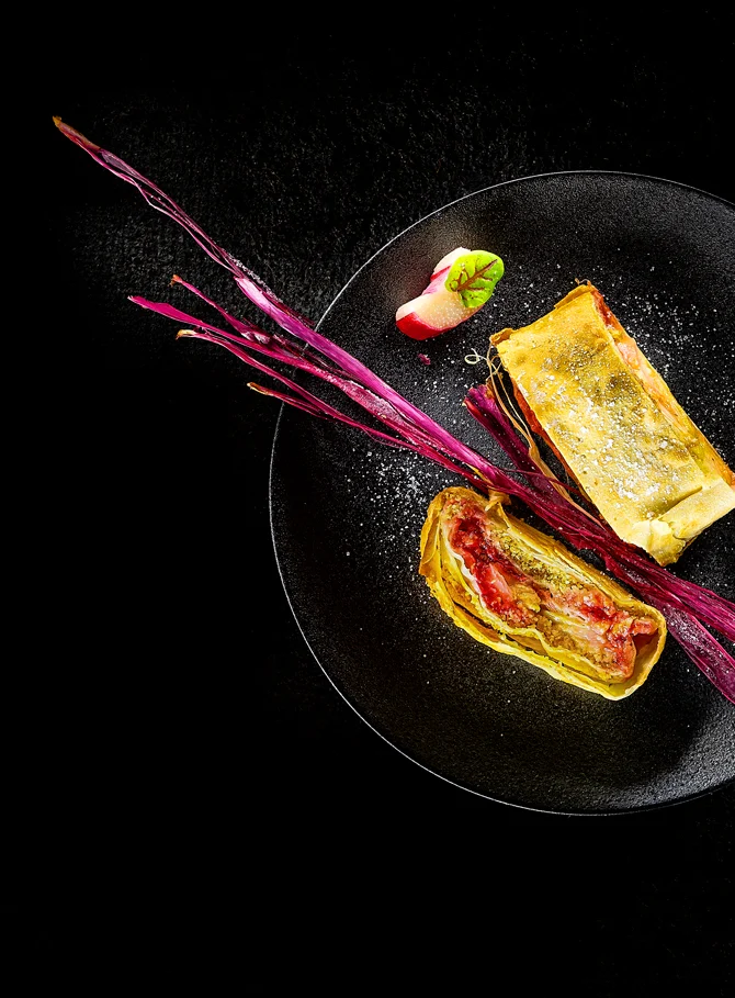 Zurgams Montafon Kochbuch Rezept Rabarberstrudel