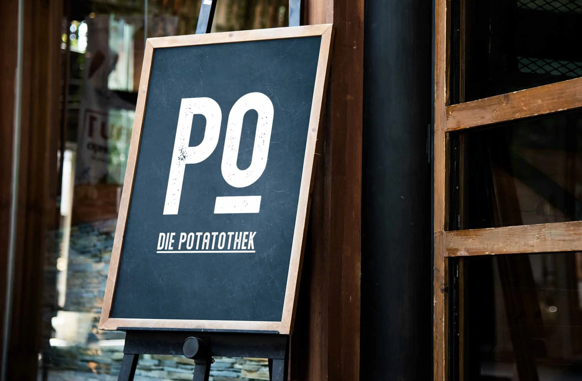 Zurgams Potatothek Projektstudie Linie1 Tafel Corporate Design